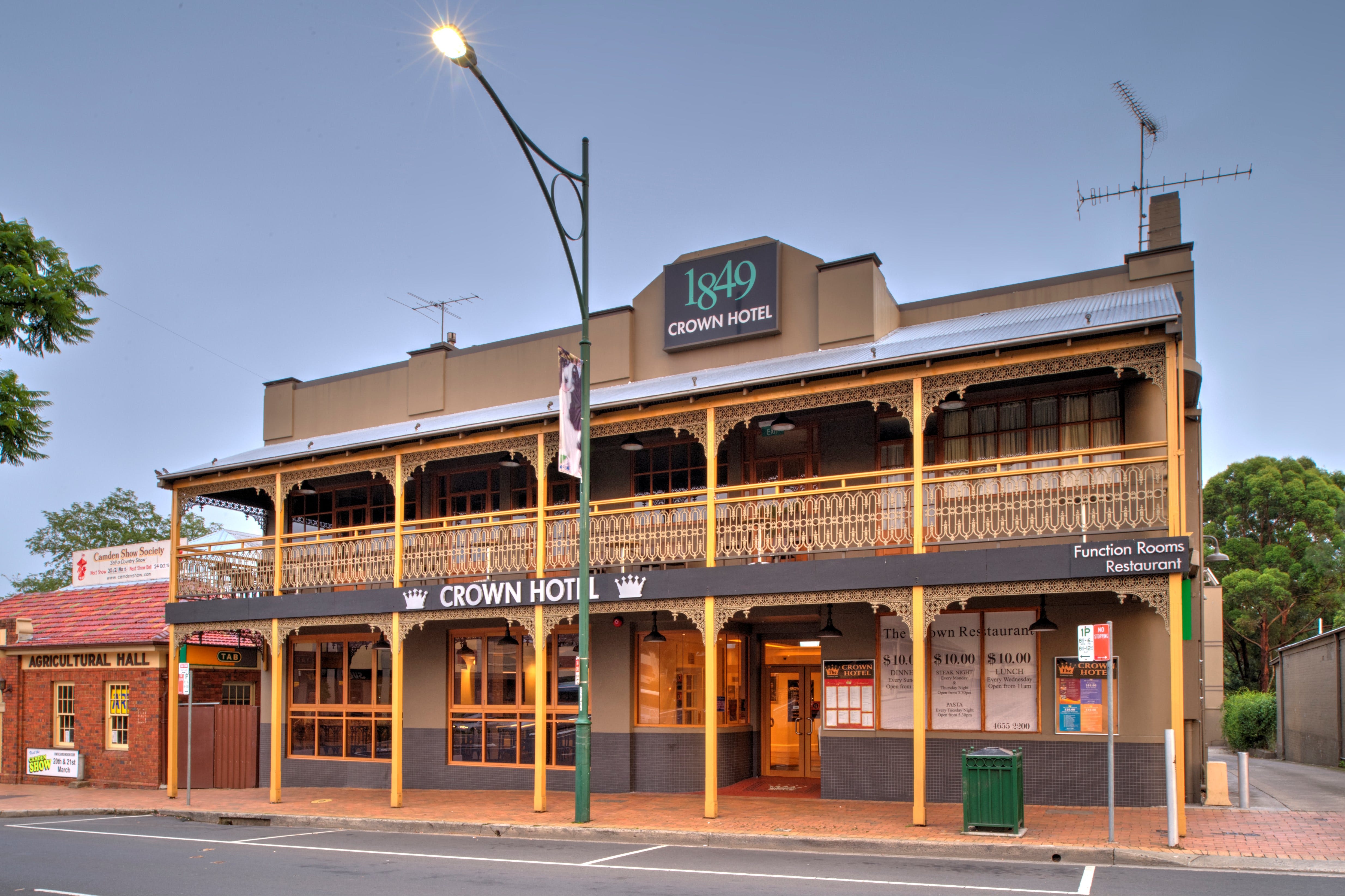 The Crown Hotel Motel - Tourism Brisbane