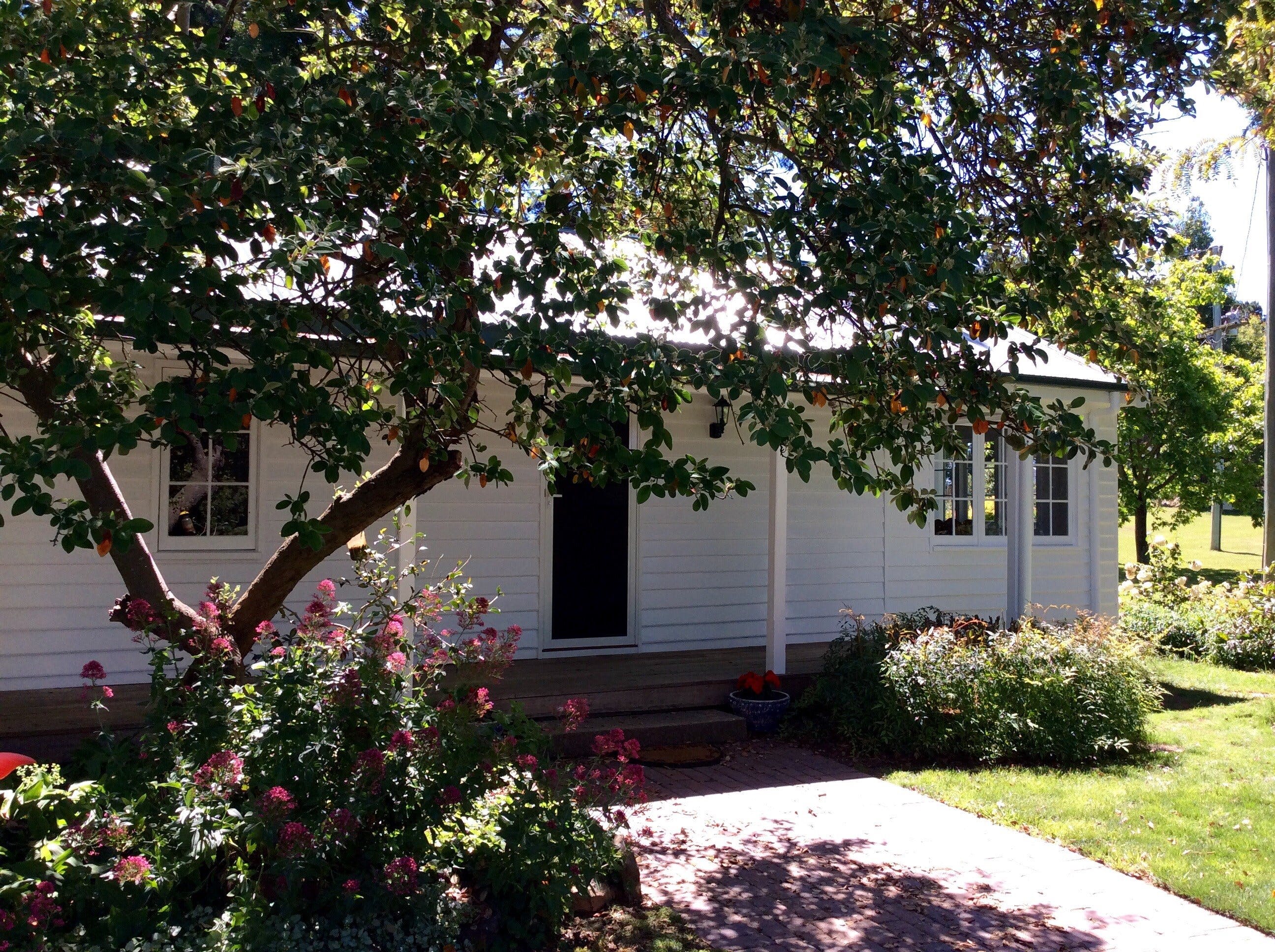 Cairnie Country Cottage - Tourism Canberra