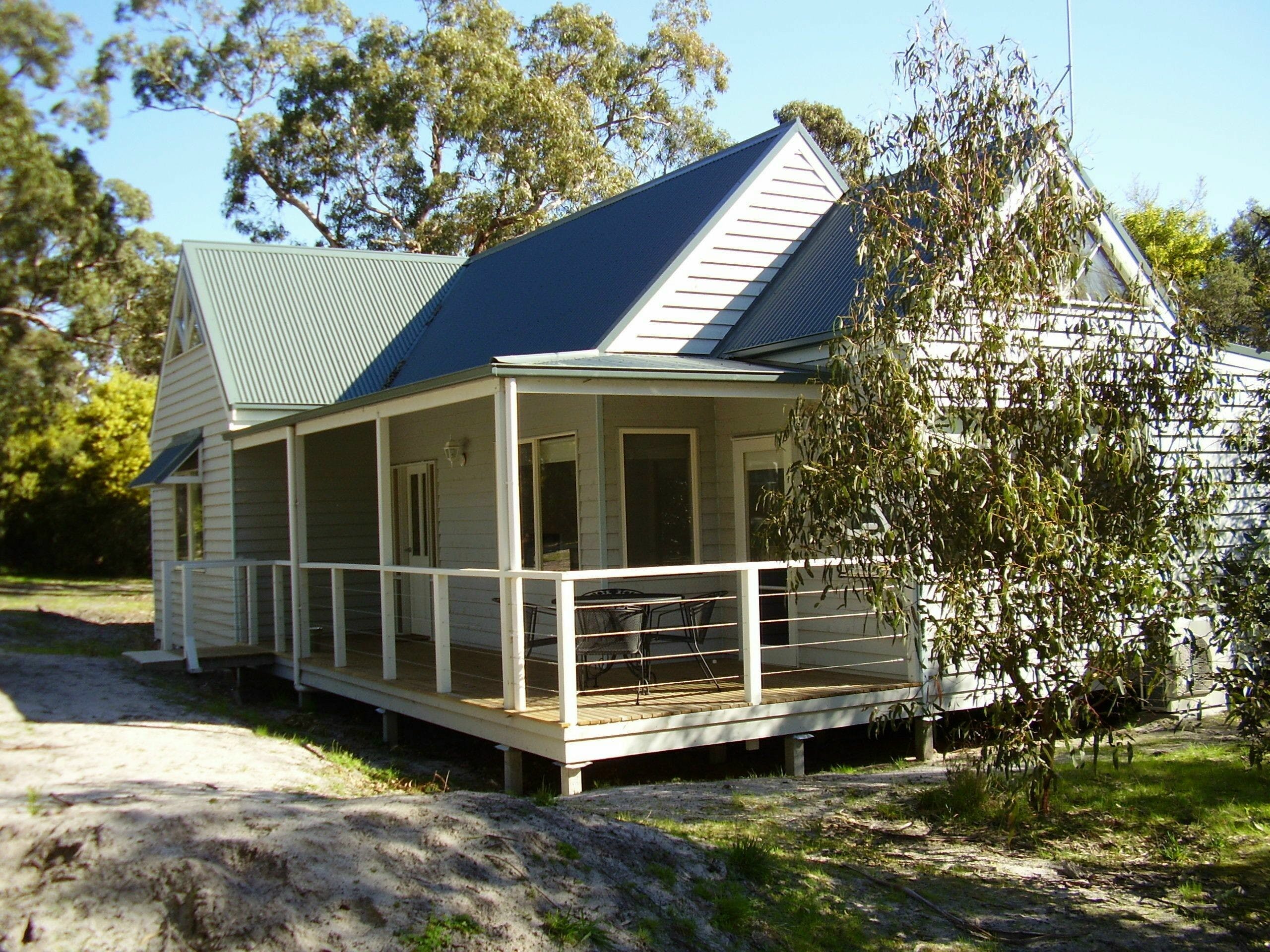 Hooked Inn Cottages - Surfers Gold Coast