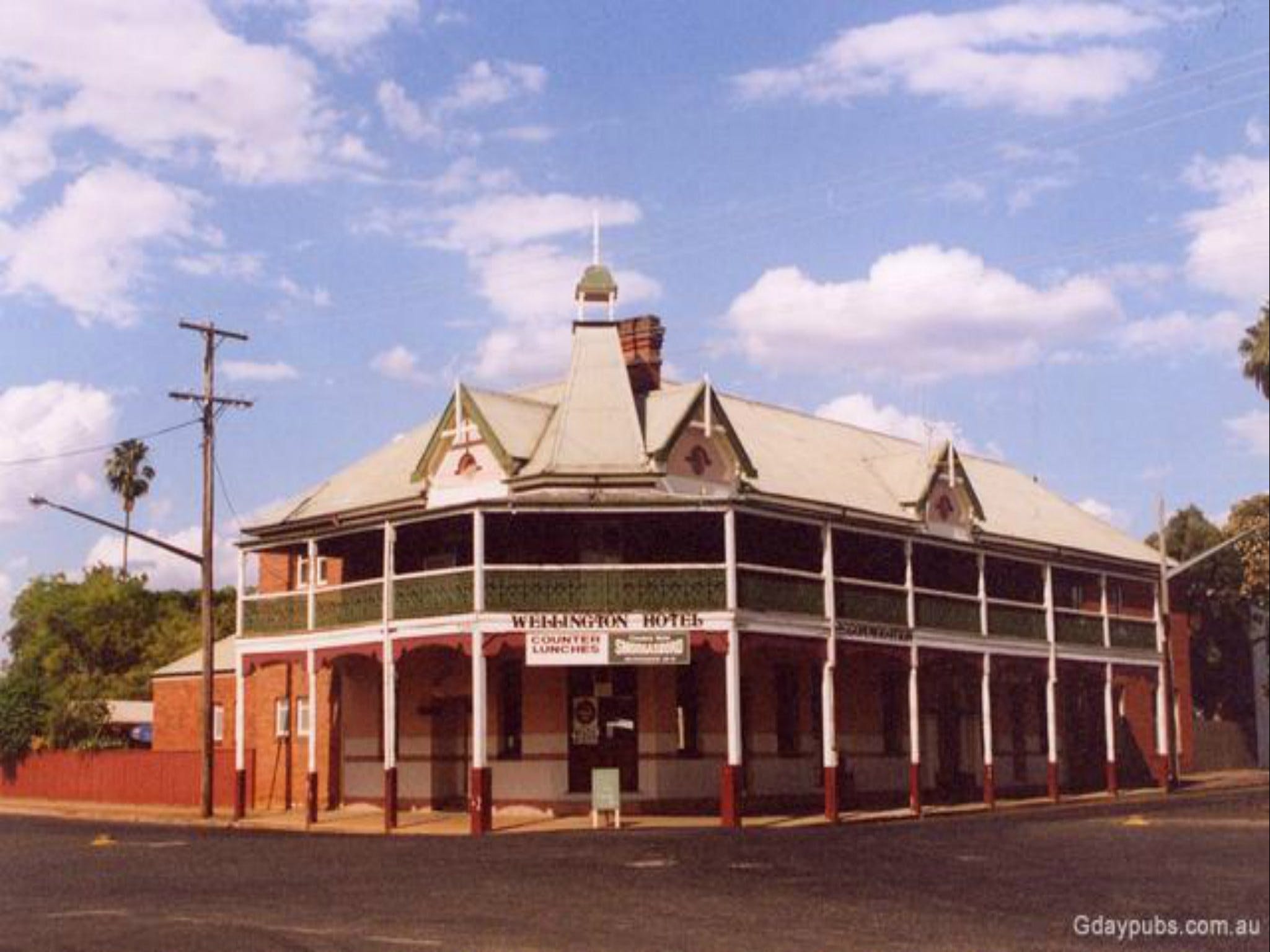The Wellington Hotel - Closed Until Further Notice - Surfers Gold Coast