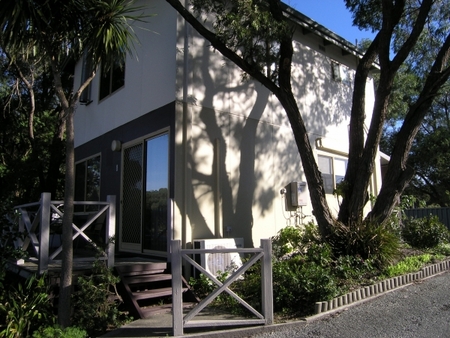 Lilacs Waterfront Villas And Cottages - Hervey Bay Accommodation 4