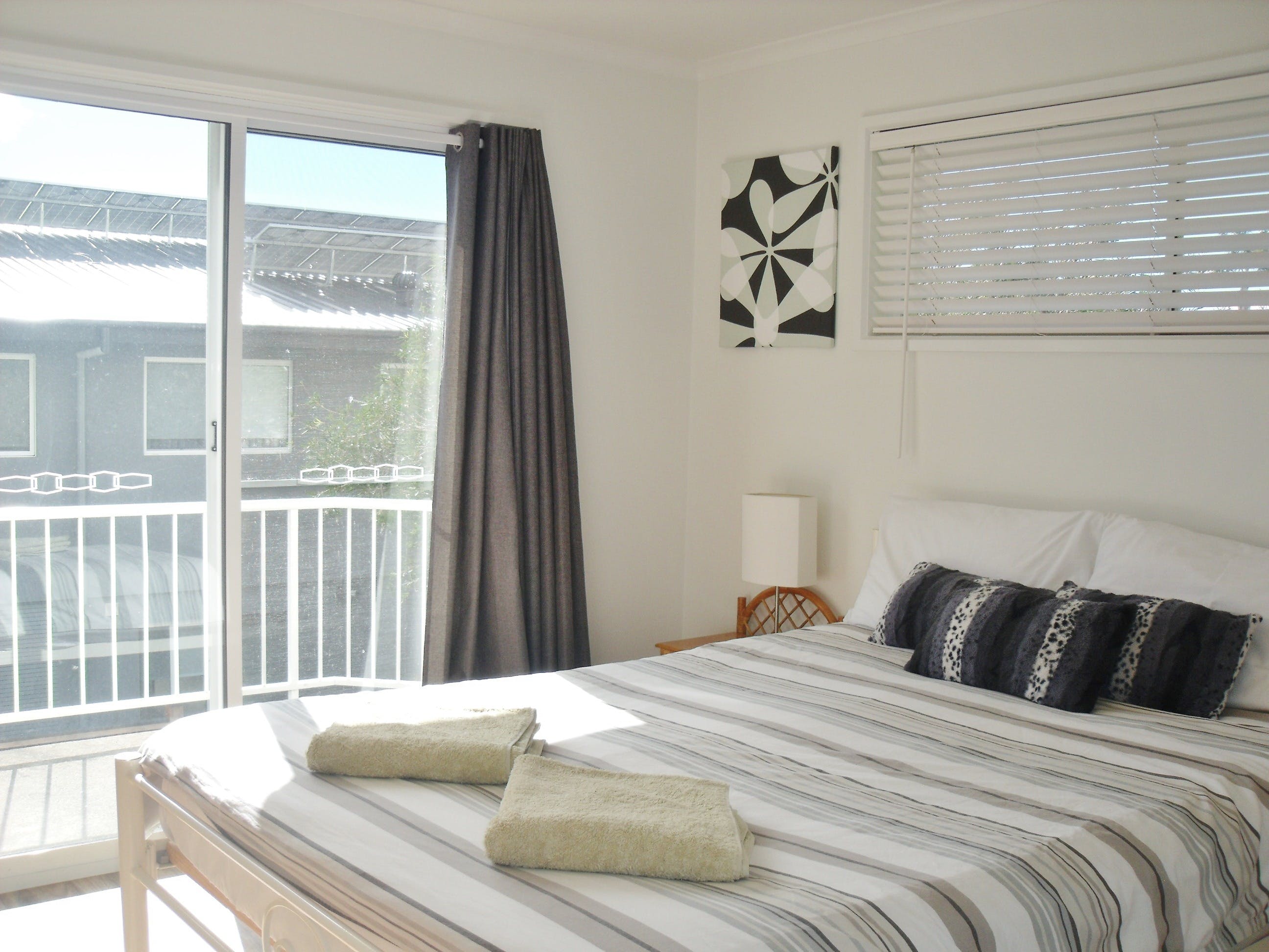 Beachcomber Apartments - thumb 1