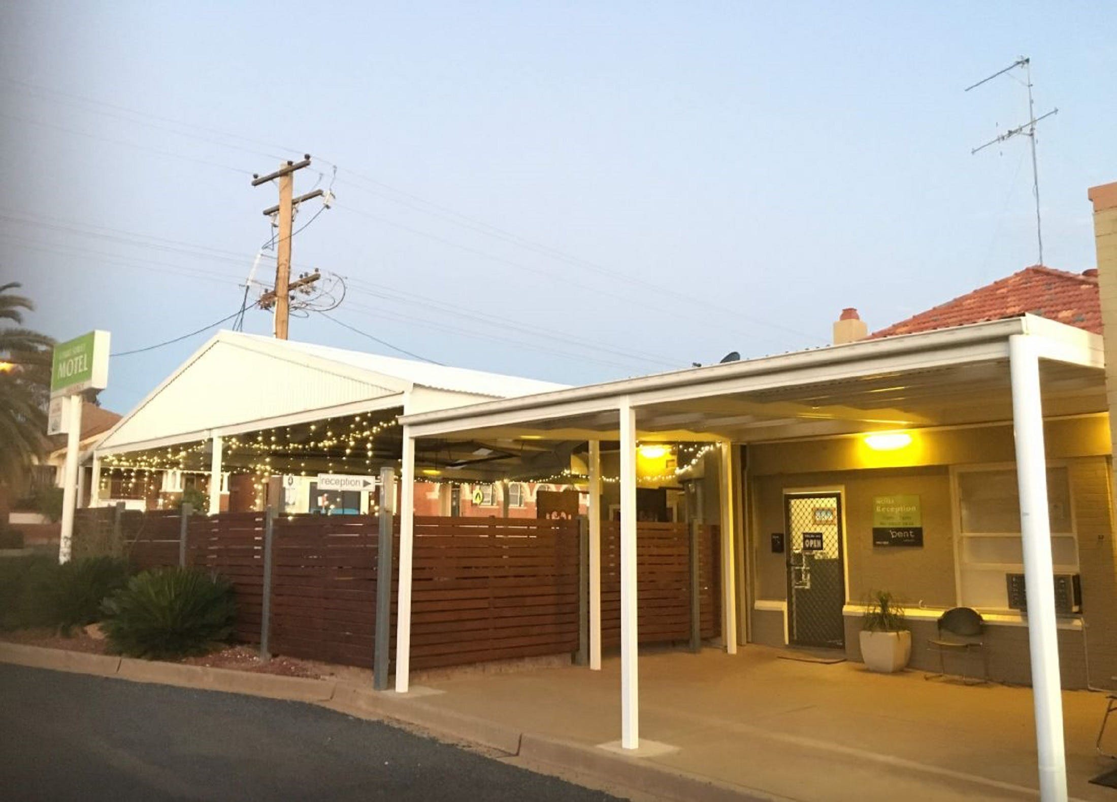 Court Street Motel - thumb 2