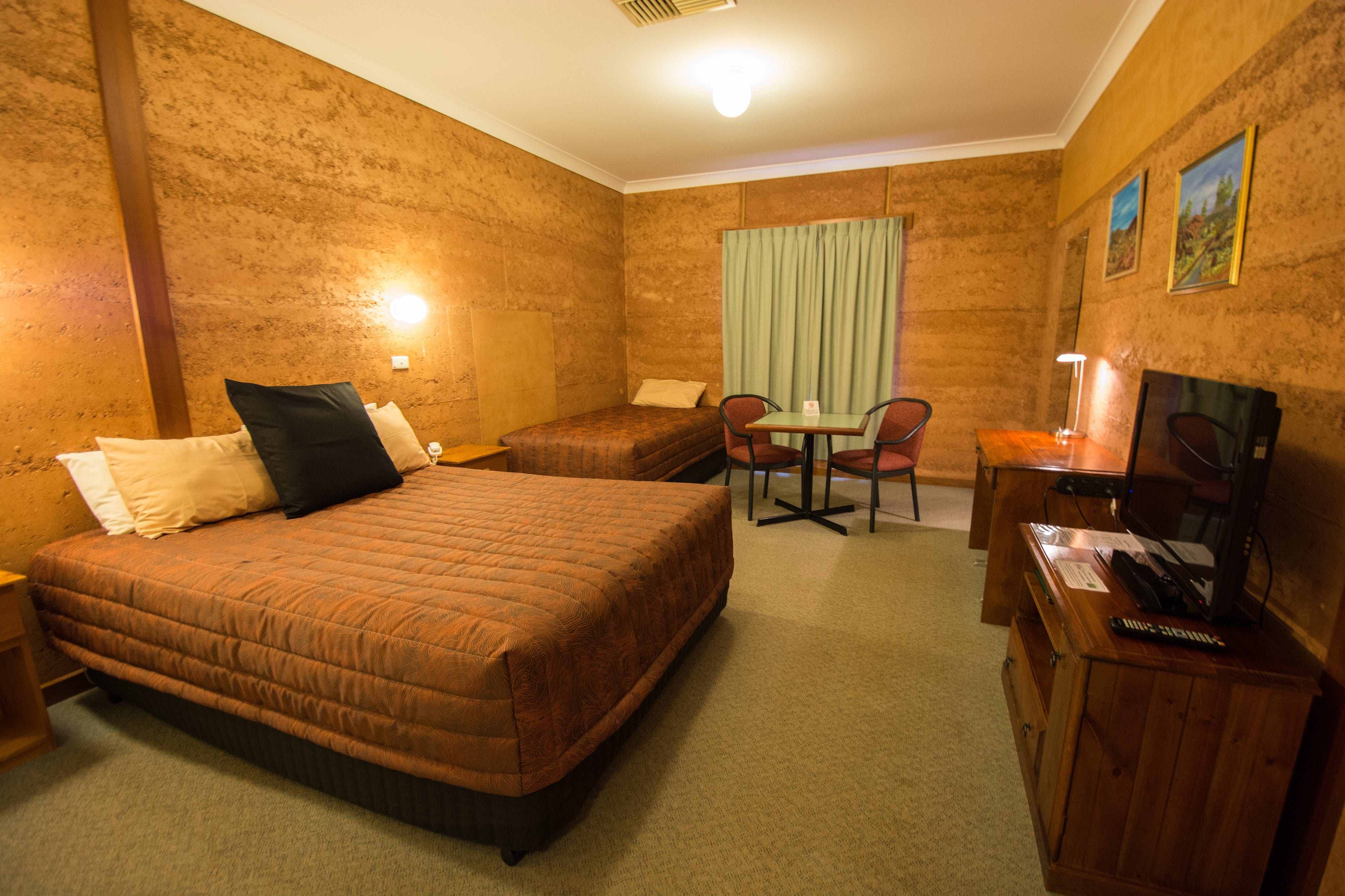 Mud Hut Motel - Accommodation Bookings 2