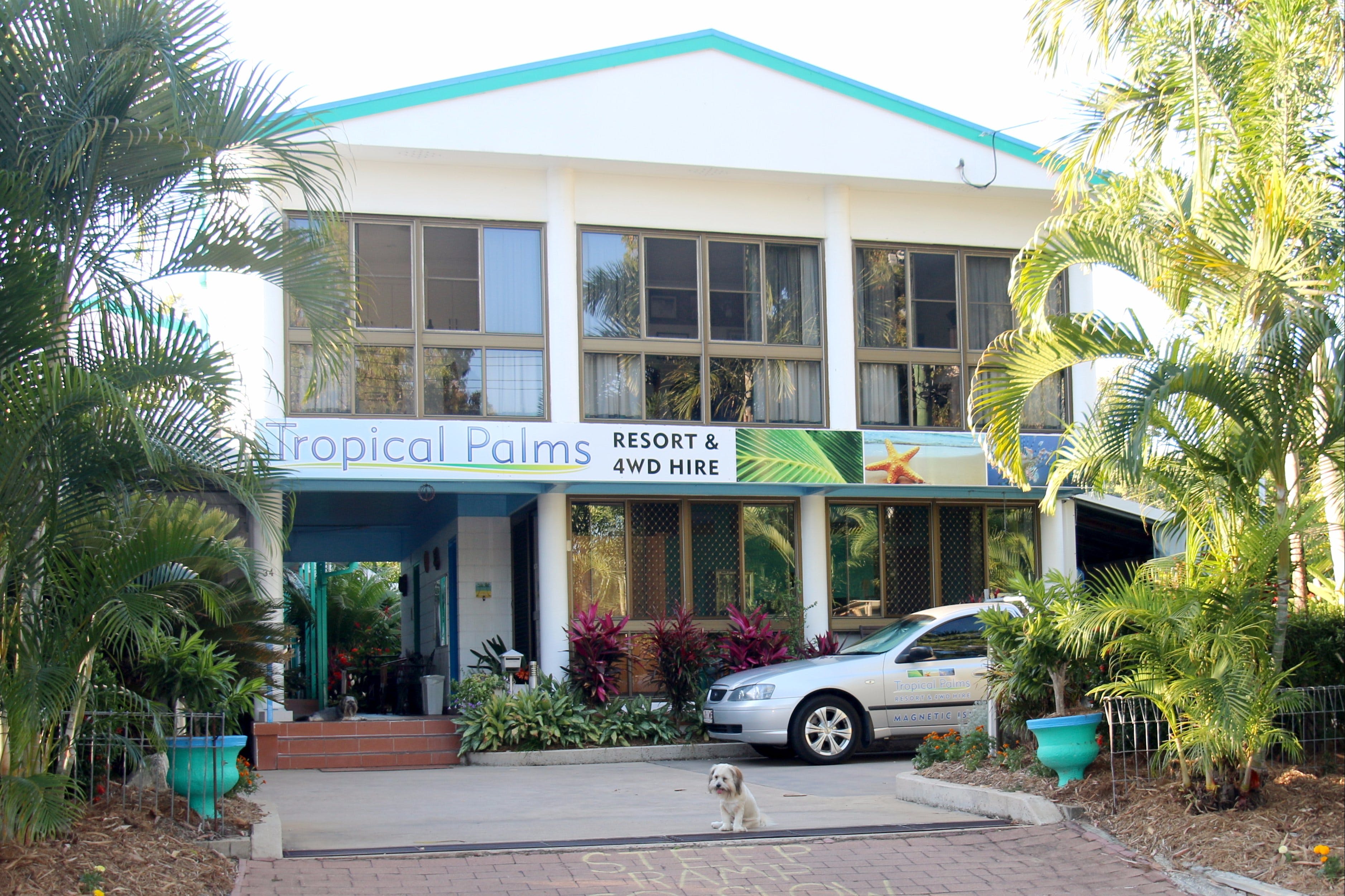 Tropical Palms Resort & 4WD Hire - thumb 1