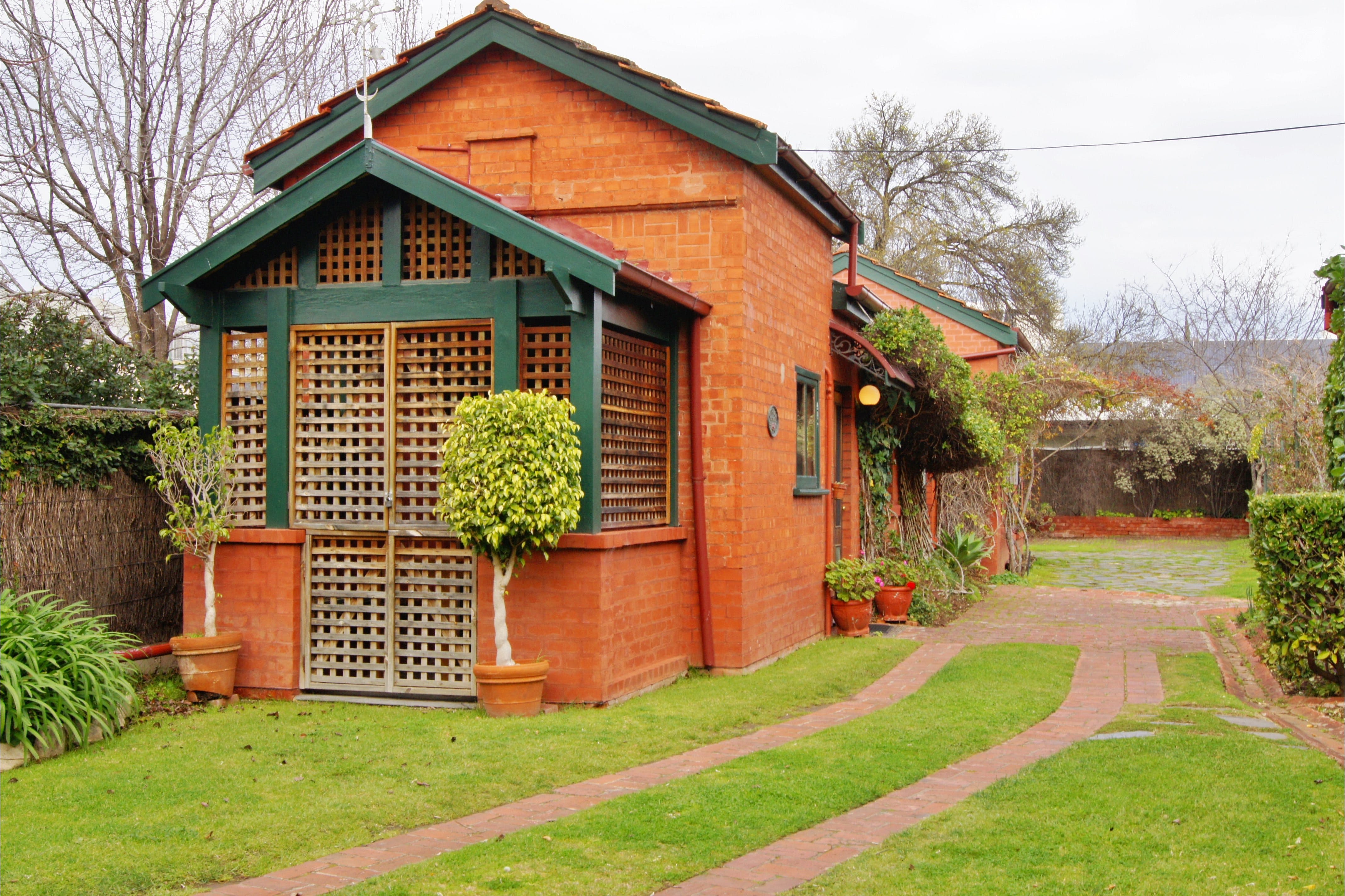 Buxton Manor/ Adelaide Heritage Cottages - Paprika Spa Cottage - thumb 0
