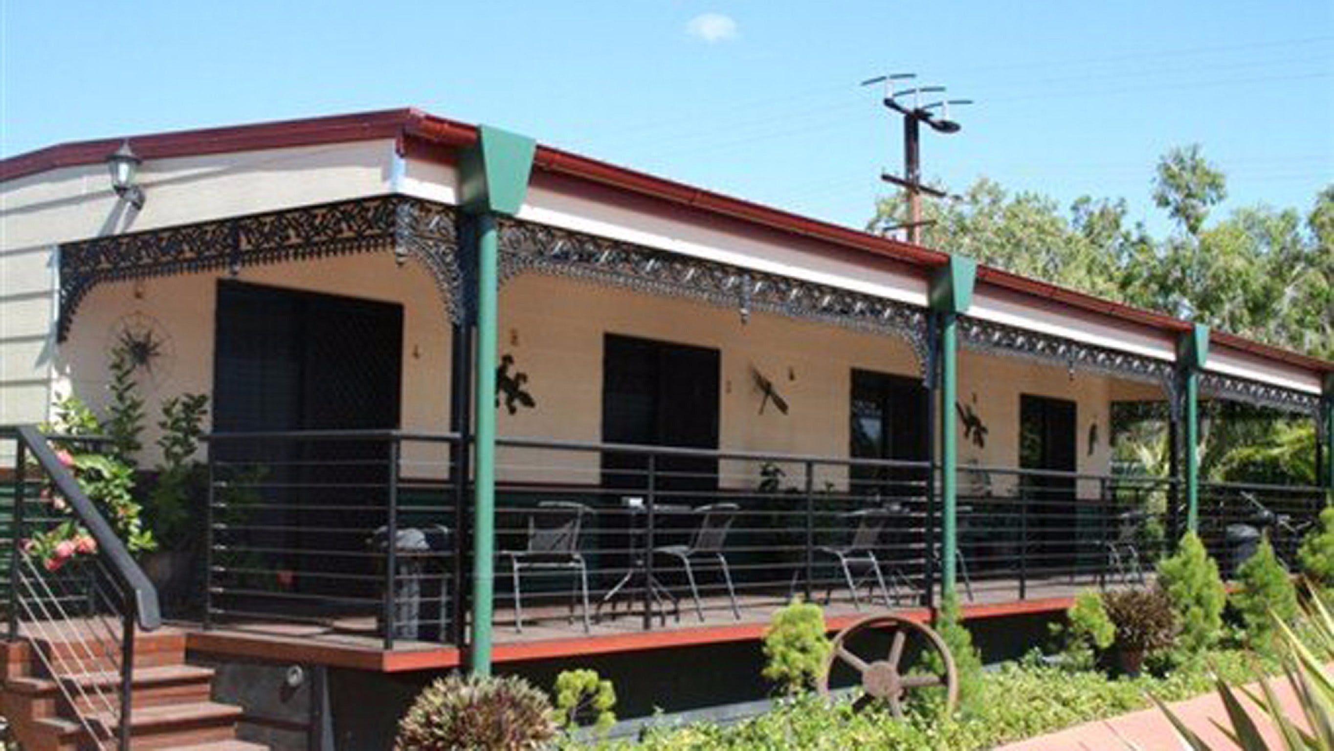 Pine Creek Railway Resort - Dalby Accommodation