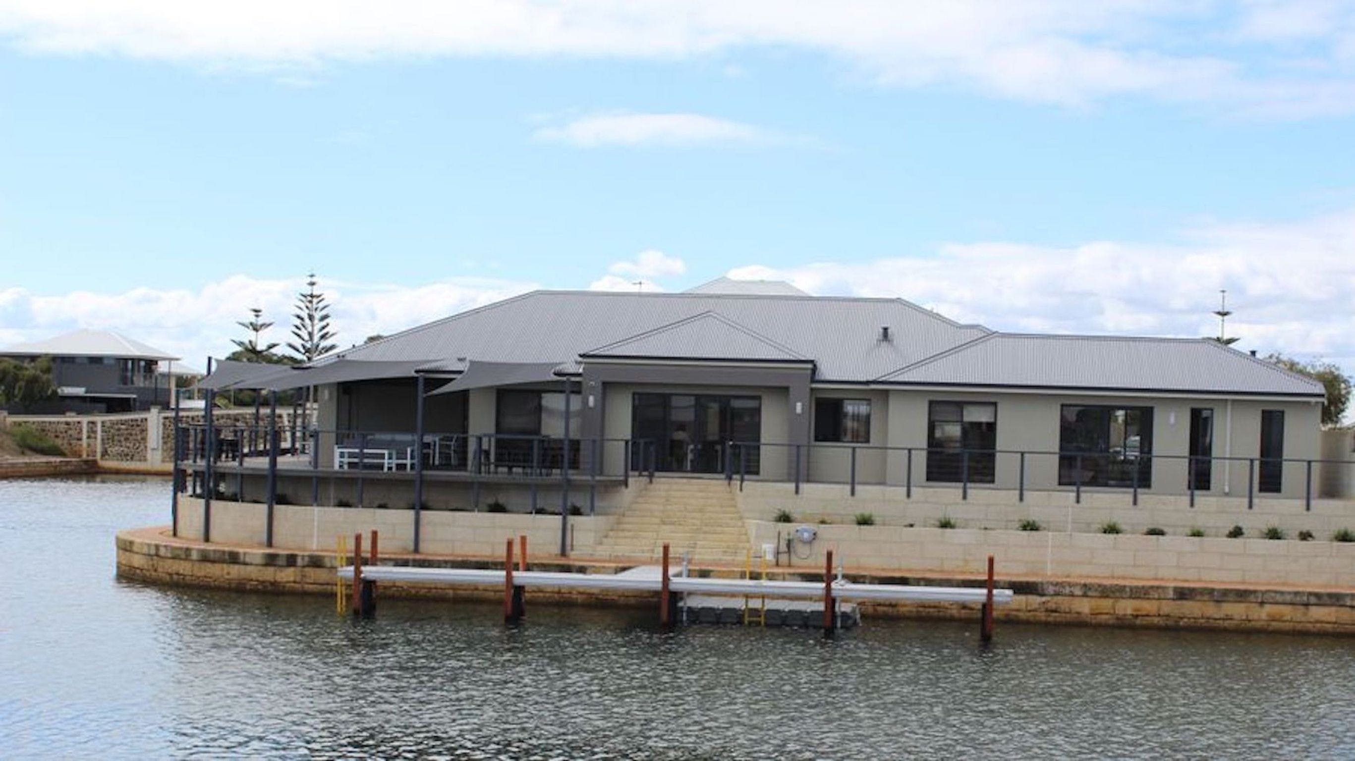 Port Bouvard Retreat - Large Family Friendly Canal Home With Private Jetty - thumb 0