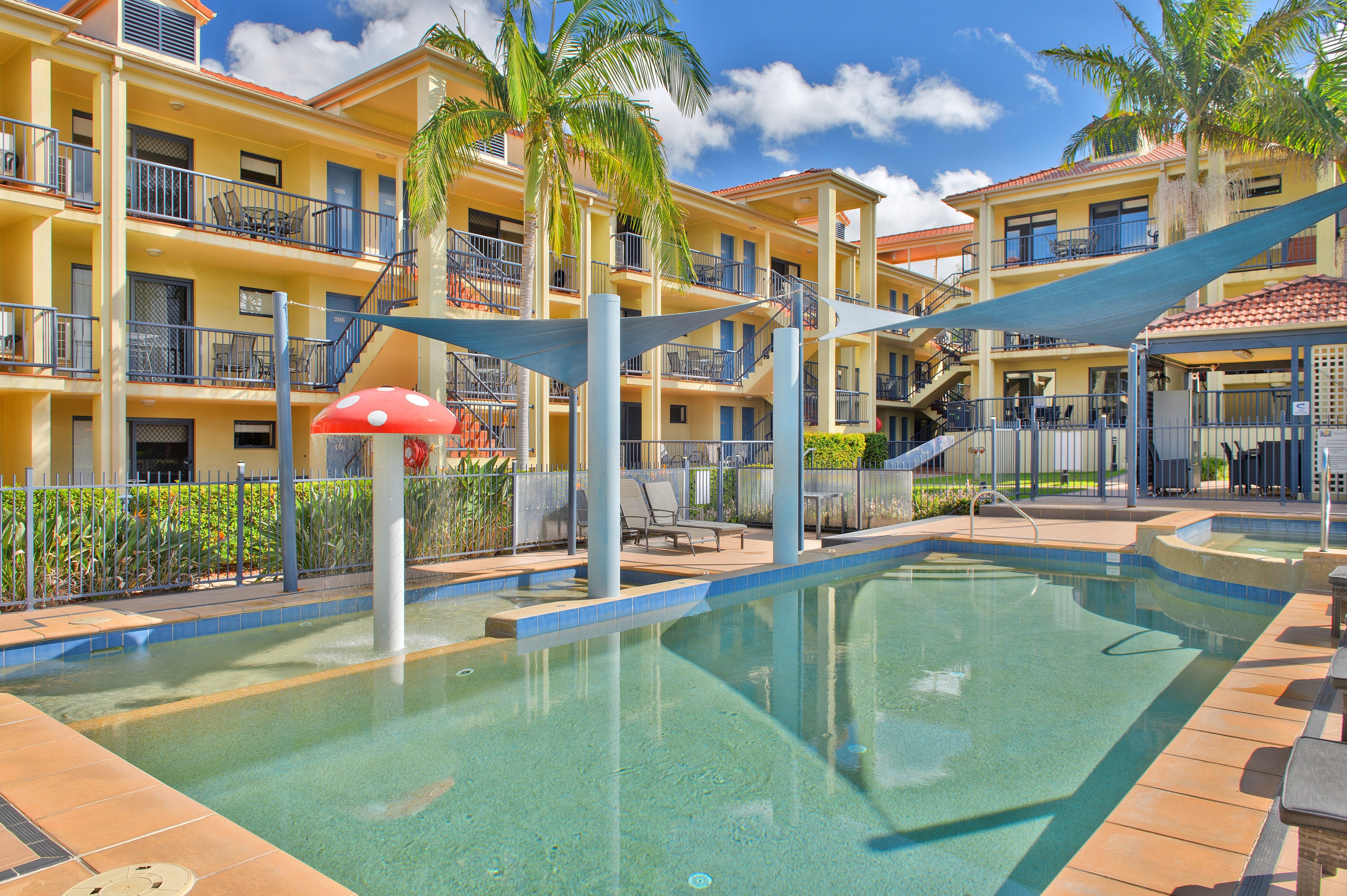 South Pacific Apartments - thumb 1