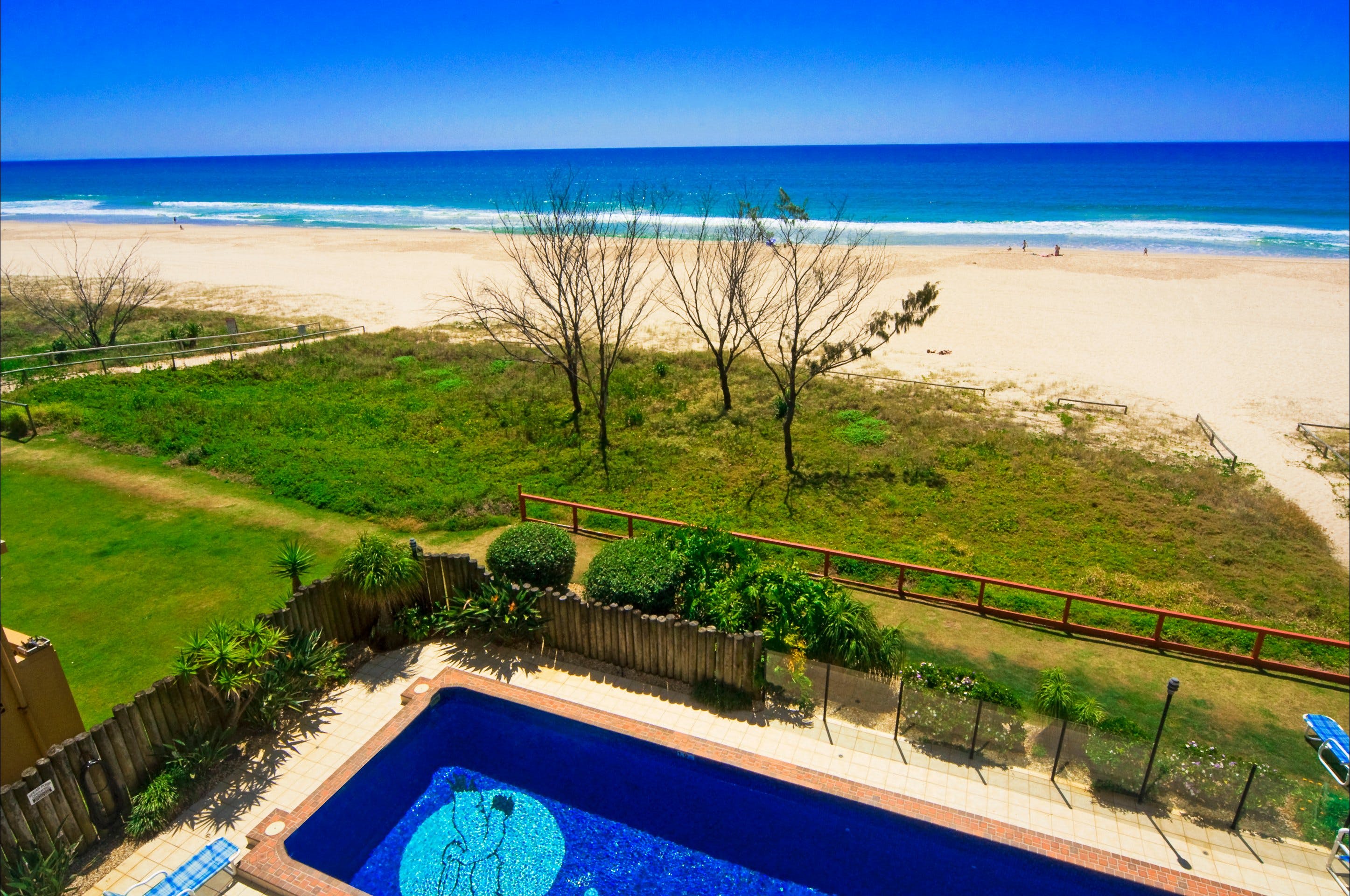 Pelican Sands Beach Resort - Accommodation Redcliffe