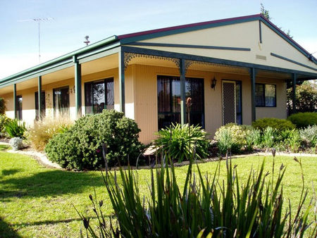 Bells By The Beach Holiday House - Kingaroy Accommodation