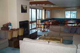 Trackers Mountain Lodge - Coogee Beach Accommodation