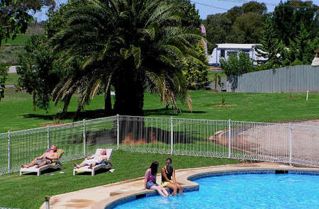 Swan Hill Holiday Park - St Kilda Accommodation
