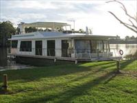 Cloud 9 Houseboats - Dalby Accommodation 2