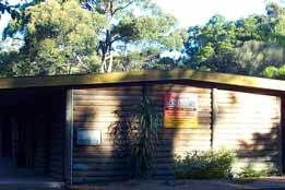 Beachcomber Caravan Park  Log Cabins - Wagga Wagga Accommodation