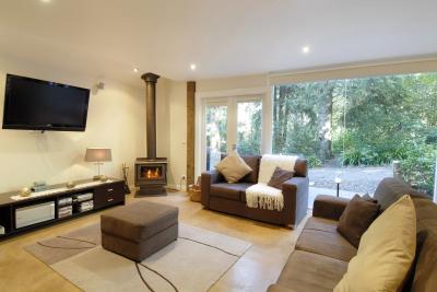 Arnica Views Luxury Retreat - St Kilda Accommodation 0