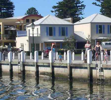 Dockside Waterfront Indulgence - Accommodation Adelaide