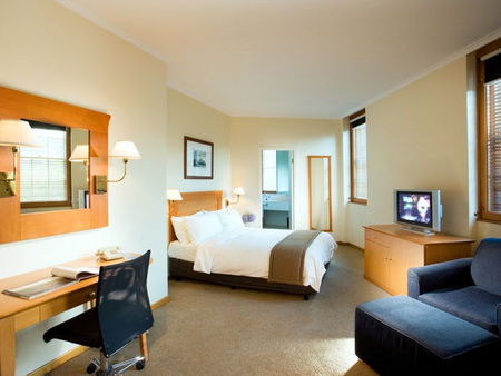 Holiday Inn Old Sydney - Accommodation in Bendigo