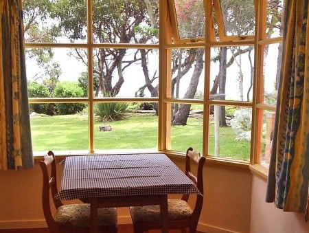 Anchlia Waterfront Cottage - Accommodation Port Macquarie