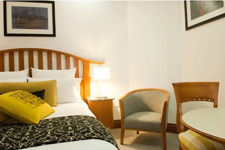 The Inchcolm Hotel - St Kilda Accommodation